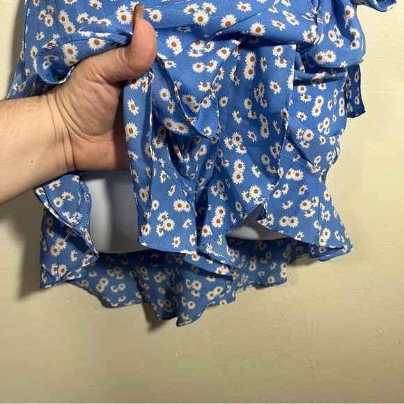 Princess Polly Daisy Floral Wrap skirt Romper Flutter Sleeve Size 2 Party Date - Picture 7 of 10